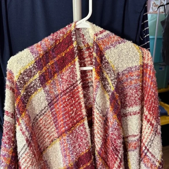 EST 1946 (Cato)Plaid Fringe Shawl Wrap fuzzy one size fits all - Picture 4 of 5